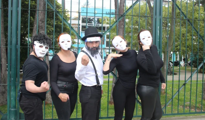 Sentipensarte con la comunidad ayudando y haciendo teatro